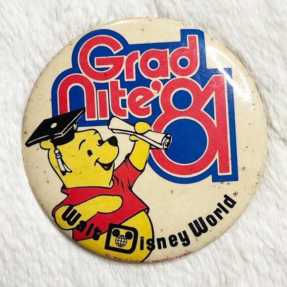 🔮 5/$25 Vintage Disney Winnie‎ The Pooh Grad Nite 81 Pin - Picture 1 of 2